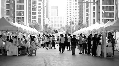 6月20日,“扁鹊故里康养济南”中医药文化市集在济南市历下区龙湖奥体天街火热开启(资料图)